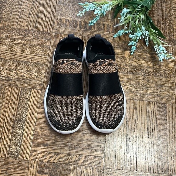 LULULEMON | APL Woman TechLoom Bliss Shoe - Picture 2 of 8